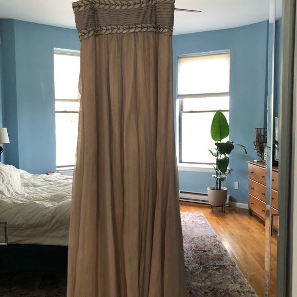 Gorgeous beaded gown - Picture 6 of 6